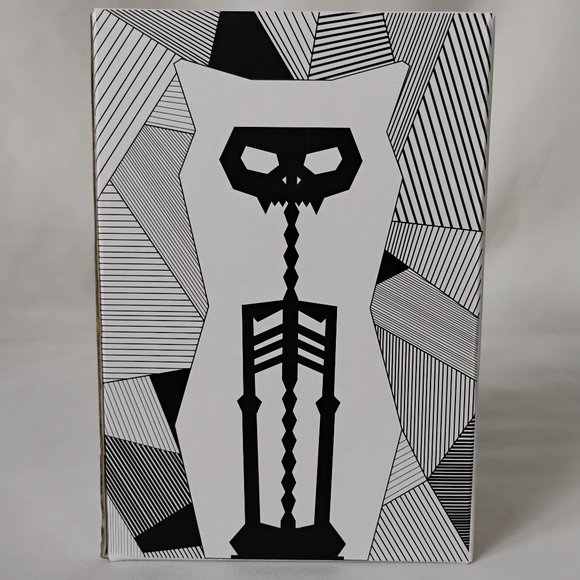 PyroPet Kisa Geometric Unscented Black Cat Candle with Metal Skeleton Halloween - Picture 10 of 16